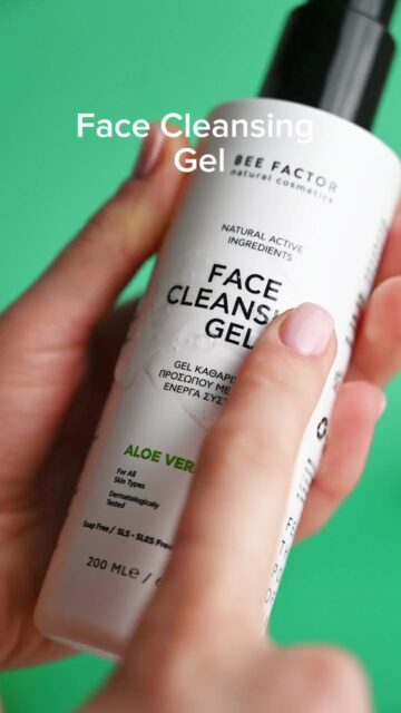 Graži oda prasideda nuo valymo, o ne nuo „fancy“ serumo ar kremo.
Svarbiausias žingsnis kiekvienoje odos rutinoje yra odos valymas!
Nes tik tinkamai nuvalyta oda gali efektyviai pasisavinti tai, ką jai duodame.
Tačiau geras valiklis turi ne tik nuvalyti, bet ir 👇
✔️ paruošti odą serumams ir kremams
✔️ nedirginti ir jokiu būdu nebloginti odos būklės
✔️ stiprinti odos sveikatą
Todėl yra svarbu, ką renkamės kasdieniam prausimui.
Bee Factor valomasis veido gelis
Su augaliniais ekstraktais, pantenoliu ir avižų amino rūgštimis
• 98,5 % natūralios kilmės ingredientų
• Švelniai pašalina nešvarumus ir makiažą
• Drėkina, ramina ir atgaivina odą
• Tinka visiems odos tipams, net jautriausiai
• Dermatologiškai patikrintas
🫧 Švaru. Švelnu. Subalansuota.
Nes oda nusipelno gero starto kiekvieną dieną.
#HebeaGlow #BeeFactor #Švarusgrožis #Švarikosmetika #ŠvelnusValymas #OdosRutina #NatūraliKosmetika