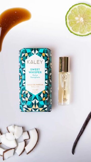 Tavo nauja rankinuko paslaptis 🤫

Susipažink su Kaley Roll-On, prabangia arabiškos parfumerijos kolekcija, kuri telpa delne. Vos keli lašeliai ir kerintis, elegantiškas aromatas tave lydės visą dieną.

Jokio alkoholio, tik gryna, odą puoselėjanti aliejinė formulė, kuri dienos eigoje skleidžiasi vis naujomis natomis. 

🌱 Be alkoholio (draugiška odai ir plaukams)
⏳ Ilgai išlieka ir intensyviai skleidžiasi
👜 Maža talpa ir patogus rutulinis aplikatorius, kad galėtum pasiimti visur  su savim.

#kaley #kvepalai #hebeaglow #perfume #oilperfume